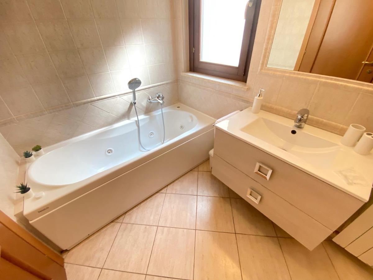 פיומיצ'ינו Sunset Escape Apartment - Panoramic Terrace מראה חיצוני תמונה